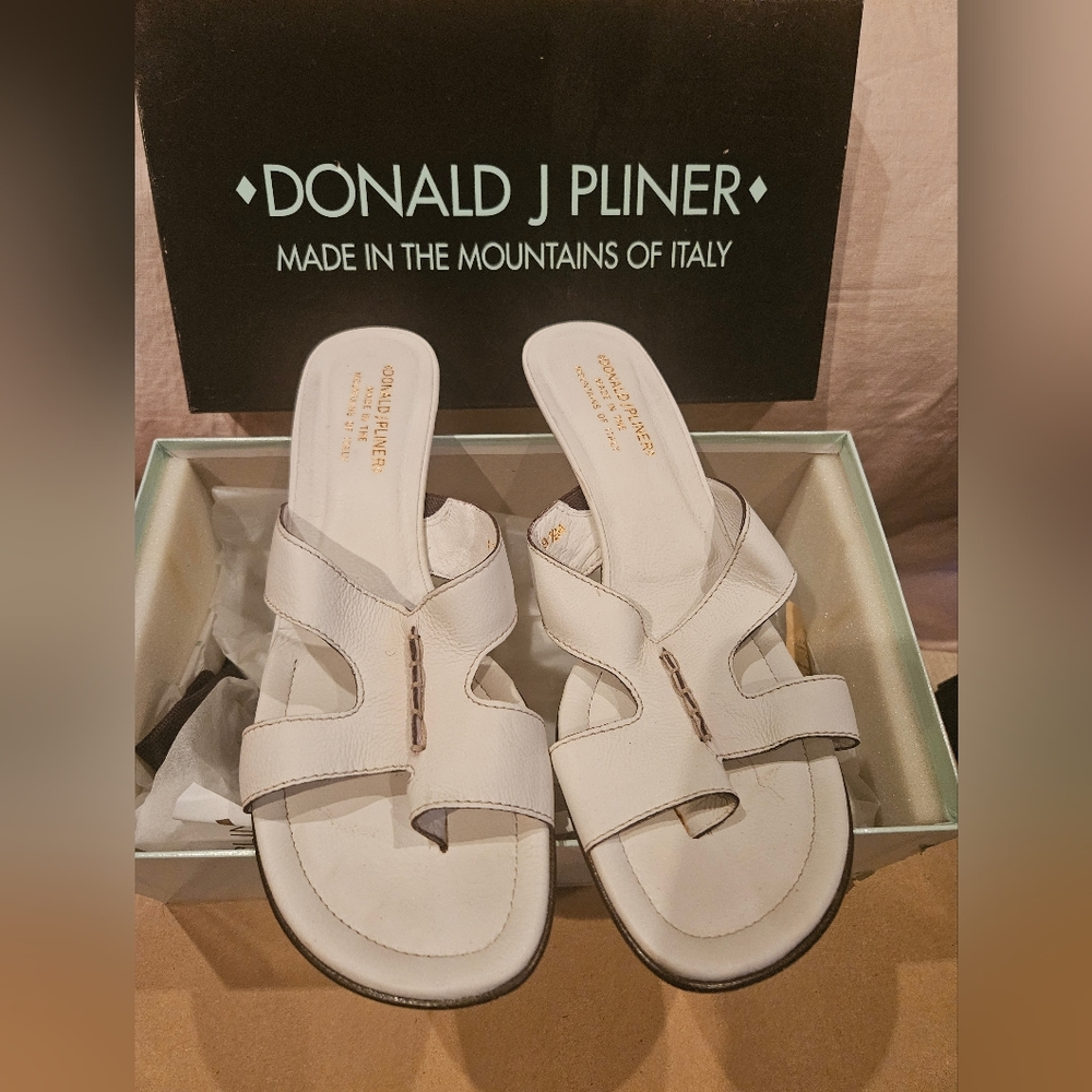 Donald J Pliner Sandals